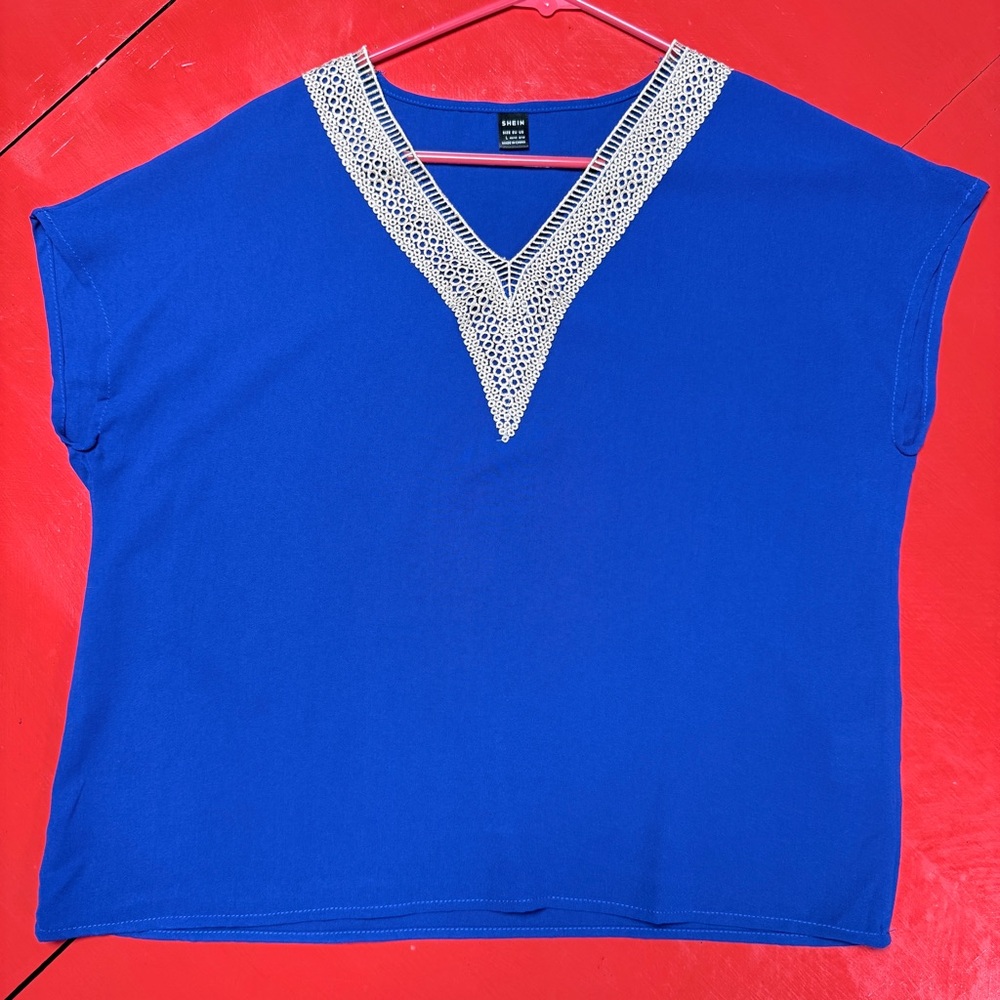 NWOT SHEIN ROYAL BLUE CREAM LACE V NECK TOP SHORT SLEEVES